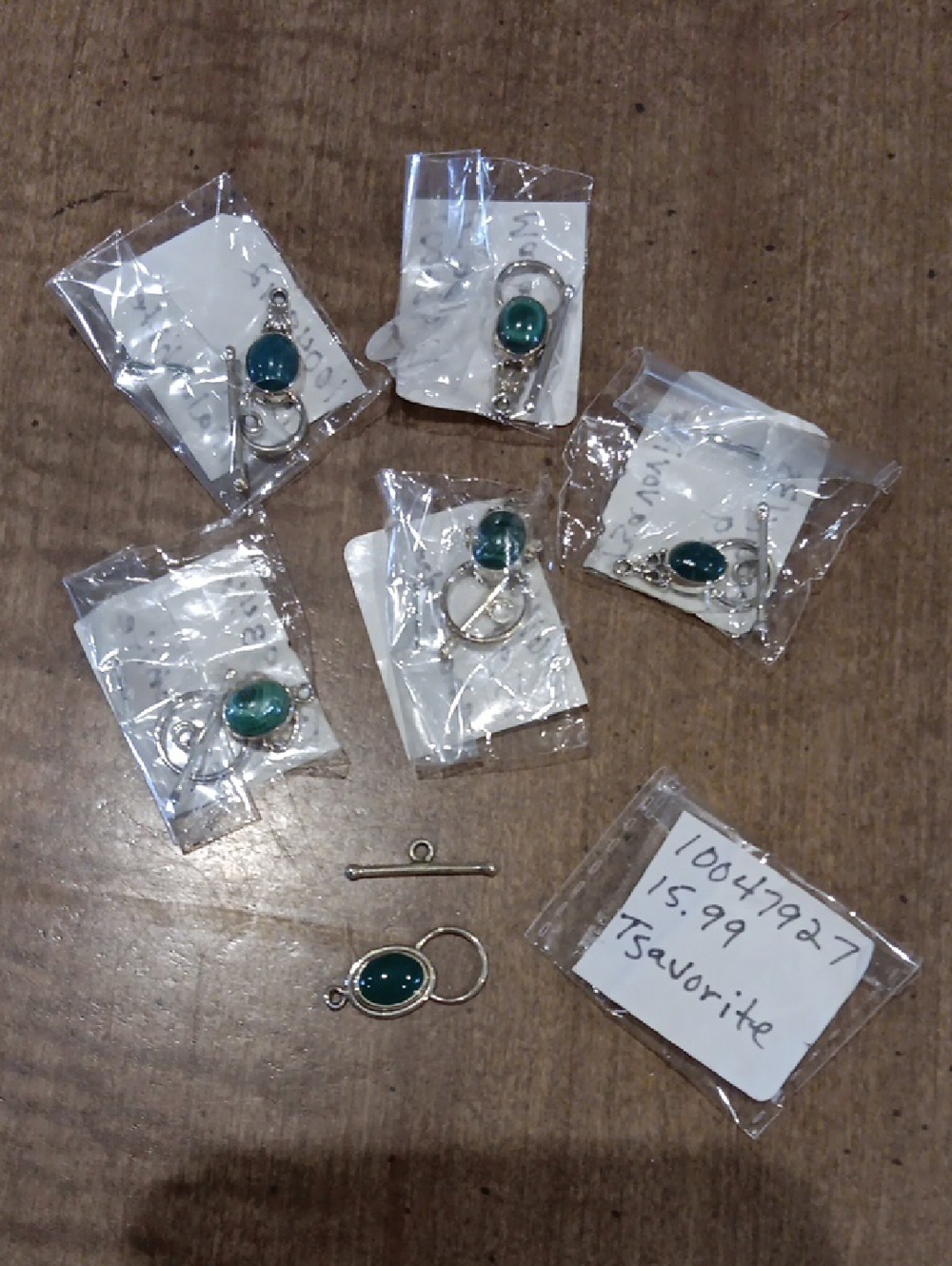 Silvertone Green Stone Toggle Clasp Jewelry Connector - Unbranded